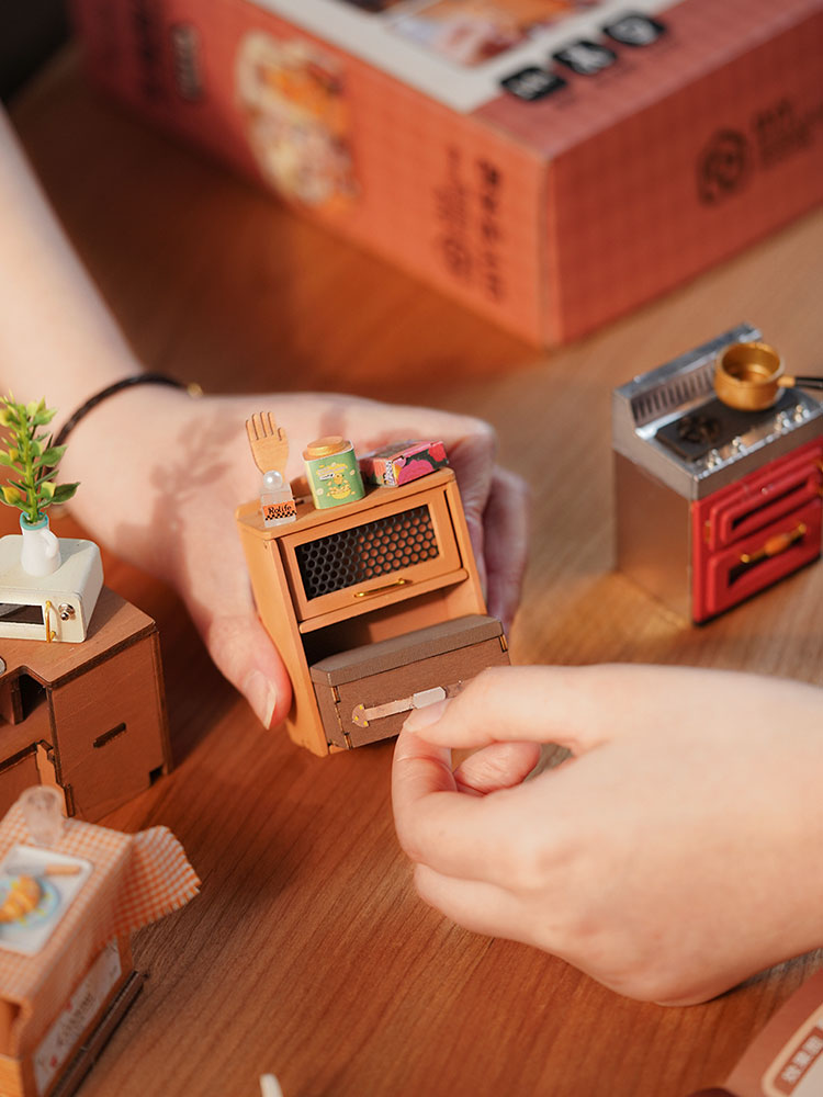 Robotime | Rolife | Minature House | Happy Kitchen | Miniature & DIY Model Kits